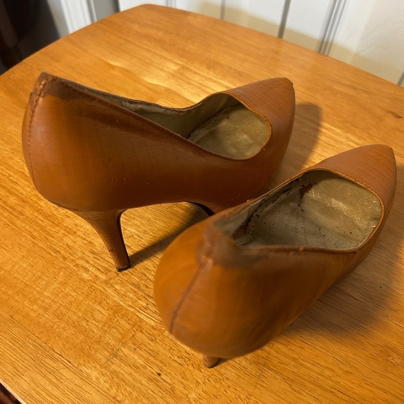 Cognac Brown Platform Pumps - Size 8/8.5 - Picture 6 of 6